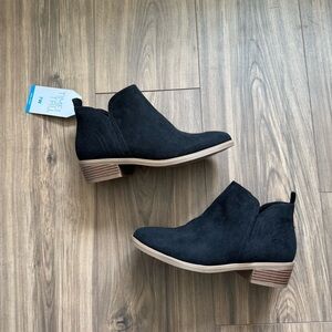 Time and Tru Black Ankle Boots